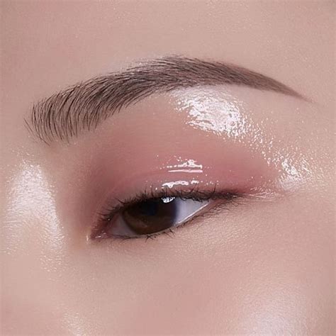 Makeup & Makeout에 있는 Angel&Light님의 핀 | 글로우 메이크업, 아이메이크업, 눈 화장