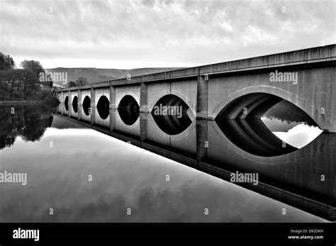 Ladybower Reservoir Bridge High Resolution Stock Photography and Images - Alamy