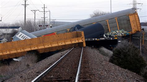 Train derailment in Verdigris, Oklahoma. March 2023 : r/CatastrophicFailure