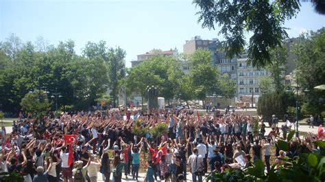 File:2013 Taksim Gezi Park protests, Protests at Gezi Park on 3rd June 2013.JPG - Wikimedia Commons