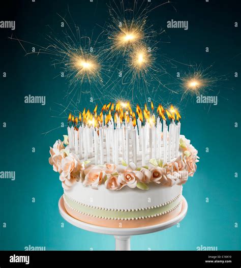 Birthday Cake 100 Candles High Resolution Stock Photography and Images ...