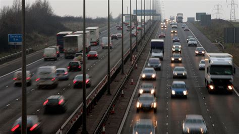 Motorway speed limit set to be raised to 80mph – Channel 4 News