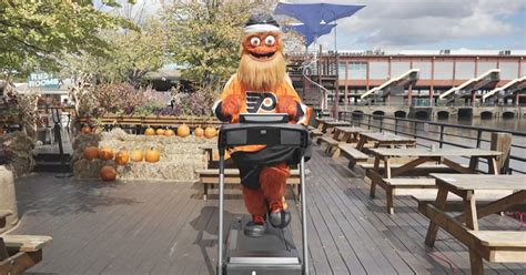 WATCH: Flyers Mascot Gritty Laces Up Sneakers, Begins Training For ...