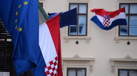 Croatia becomes 28th member of EU