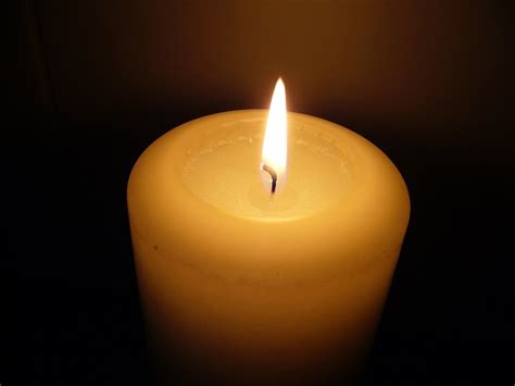 Light Up Your Mood: How to Burn a Candle - Afbeelding Kaarsje Branden ...