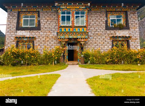 Tibet china house hi-res stock photography and images - Alamy