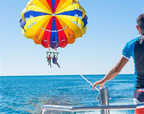 Parasailing Safety: What to Know About Flying From A Boat - Soundings ...