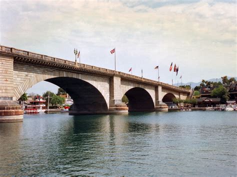 London Bridge: Lake Havasu, Arizona