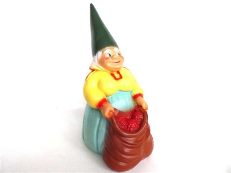 Lisa the Gnome, wife of David the Gnome. BRB gnome figurine, PVC garde – UpperDutch