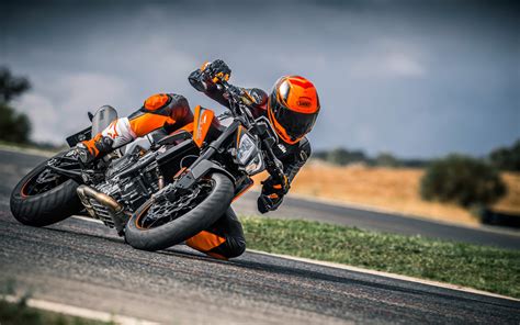 2018 KTM 790 Duke Review • Total Motorcycle