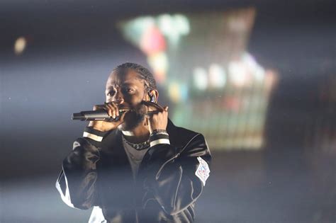 Review: Kendrick Lamar, Rap’s Skeptical Superstar, Avoids Arena Spectacle - The New York Times