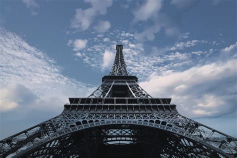 The Eiffel Tower (Paris) 4K UHD Wallpaper