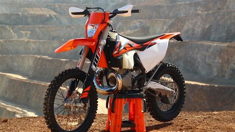 First Ride 2 Stroke Fuel Injection KTM 250 XC-W - Dirt Bike Magazine ...