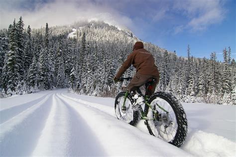 Fat Bikes on the Snow in Methow winter cold weather cycling bike snow http://www.biketalker.com ...