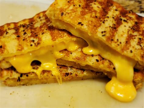 [Homemade] Garlic bread grilled cheese. : r/food