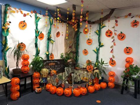 Indoor Pumpkin Patch Class Theme. TeachersMag.com