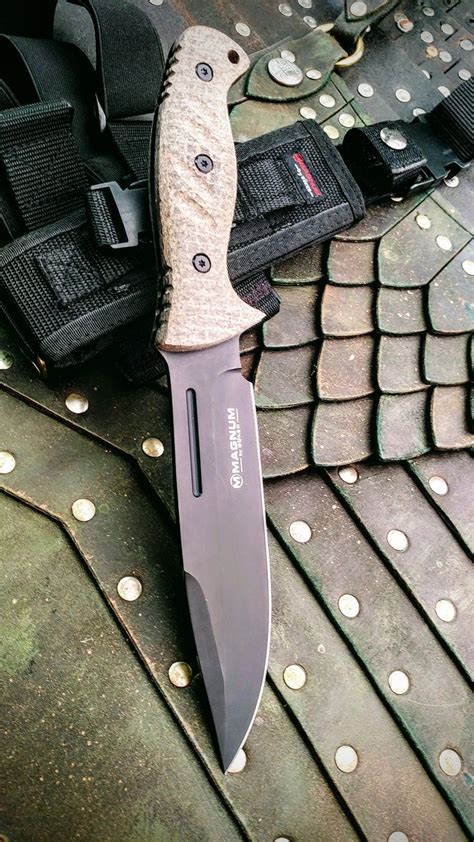 The Dune Fighter folding blade pocket knife from Boker is one of the finest tactical field ...