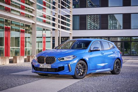 VIDEO: Carwow tests New BMW M135i vs Old BMW M140i