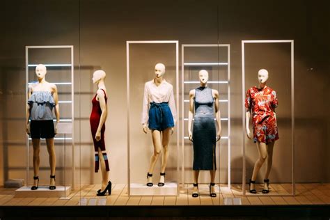 30 Display Mannequin Ideas That Will Stop Every Passerby