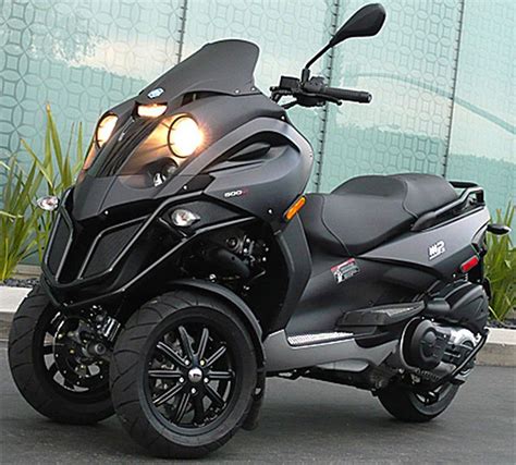 Piaggio MP3 Scooter...not your father's Vespa | Vespa scooters, Three wheel scooters, Trike ...