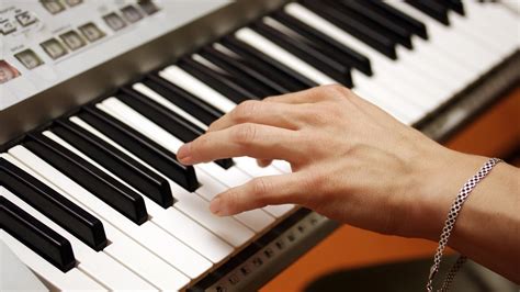 Piano Exercises Using Handmaster Plus - Strengthen Fingers Properly - YouTube