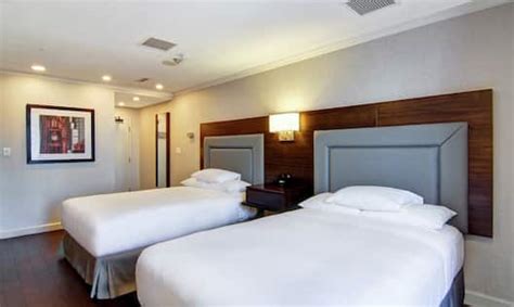 DoubleTree by Hilton Toronto Downtown Canada Hotel Room