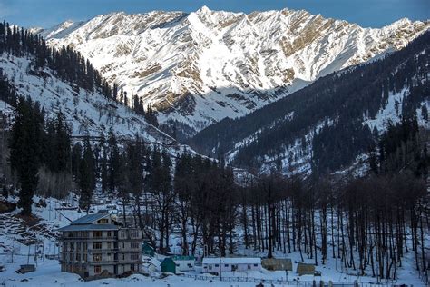 Kullu Manali: सर्दियों में घूमिये कुल्लू मनाली, देखिये बर्फबारी, दिल्ली से 589 किमी है दूर