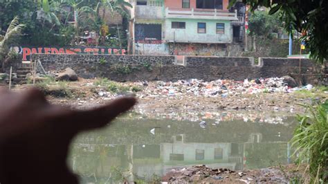 Duh, Sampah Menumpuk di Sungai Cisadane Kota Bogor