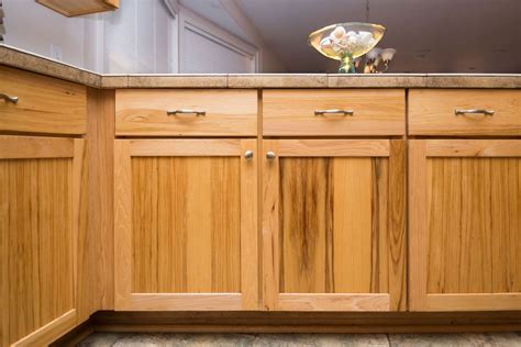 What Color Hardware For Maple Cabinets? | Stained kitchen cabinets ...