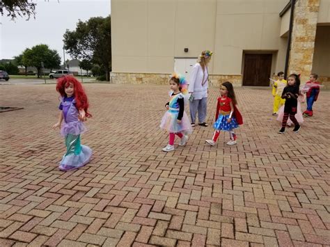 Halloween Parade @ School – Little bit of everything