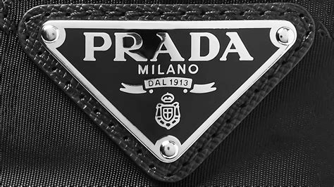 Prada Logo : histoire, signification de l'emblème