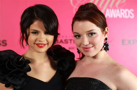 Selena Gomez, Jennifer Stone Have 'Wizards of Waverly Place' Reunion