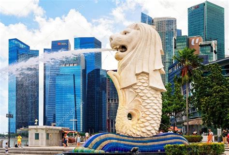 Merlion statue of Merlion Park at Marina Bay Singapore – Stock Editorial Photo © erix2005 #117699090