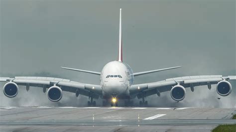 SMOOTHEST AIRBUS A380 LANDING ever (No smoke!) - Best A380 Landing I have ever seen (4K) - YouTube