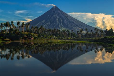 Mayon 火山 - フィリピンのストックフォトや画像を多数ご用意 - フィリピン, 山, アルバイ - iStock