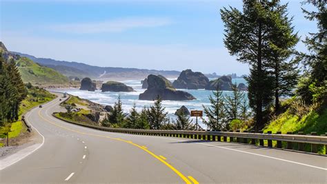 5 Scenic Road Trips in Oregon (Itinerary Ideas + Tips!)