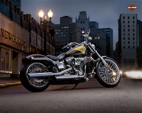 HARLEY-DAVIDSON CVO Breakout (2012-2013) Specs, Performance & Photos ...