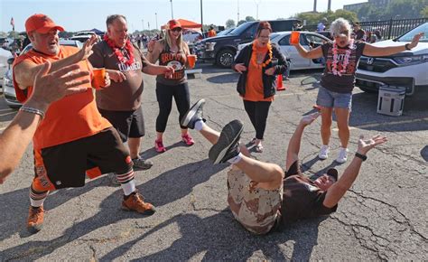 Cleveland Browns fans Tailgate at the Burke Lakefront lot, September 19 ...