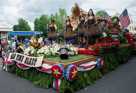 PHOTOS: Thousands hit the streets for the Portland Rose Festival Grand ...