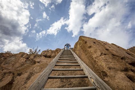 At Puye Cliffs, N.M., travelers are in the grasp of a fascinating Native American history - Los ...