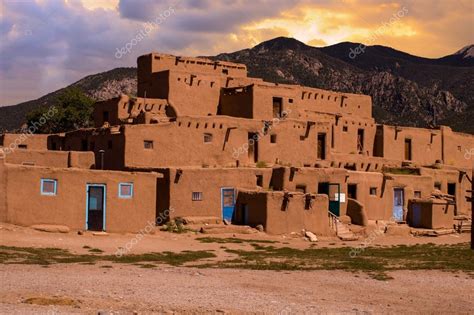 Adobe houses in new mexico | Adobe Houses in the Pueblo of Taos, New ...