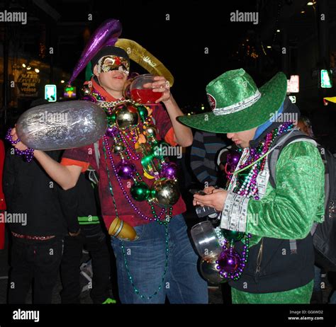 Mardi gras costumes hi-res stock photography and images - Alamy