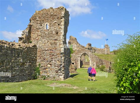 Hastings castle ruins hi-res stock photography and images - Alamy