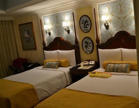 double bed alcove room - Picture of Tokyo Disneyland Hotel, Urayasu ...