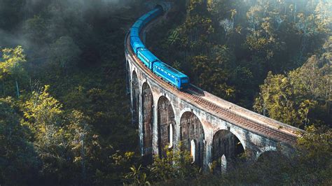 Famous Nine arch bridge in Ella, Demodara, Sri Lanka | Windows 10 Spotlight Images