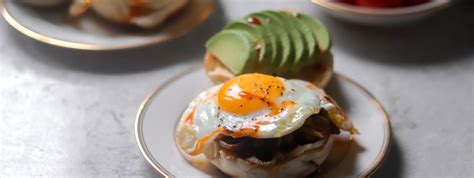 English Muffin with Eggs – OMG Bakery