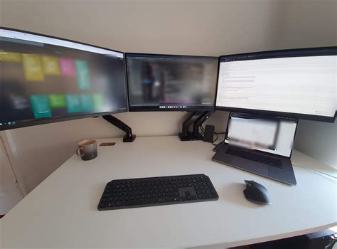 Setting up a tidy 3-monitor, 2-laptop standing desk workspace | Jake Lee on Software