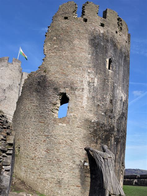 Photographs of Caerphilly Castle, Caerphilly, Wales: Leaning tower