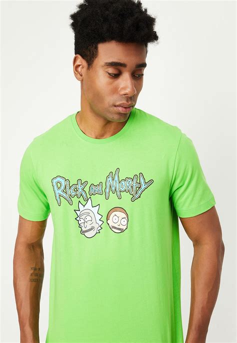 Buy Men Rick & Morty Printed Slim Fit T-shirt Online at just Rs. 499.0 - 1000012679761 | Max Fashion