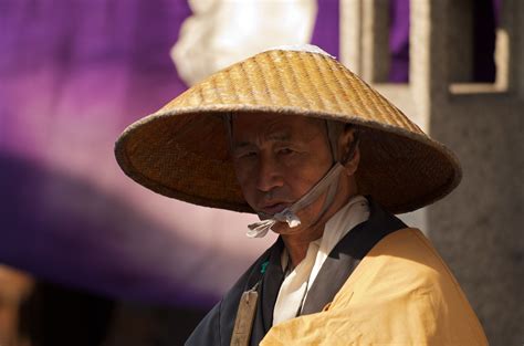 Japanese Man in traditional clothing and hat | Master clothes, Japanese ...